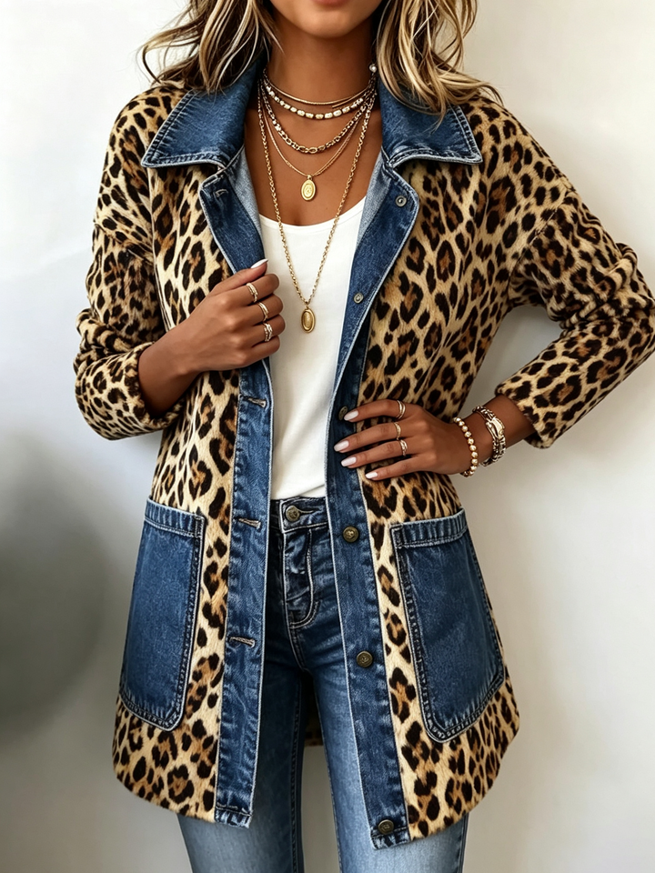 Selma | Lange contrastjas met luipaardprint en denimaccent